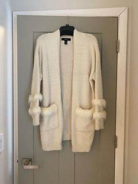 Forever 21 Cream Open Cardigan with Faux Fur Cuffs and Pockets